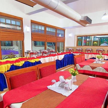 Hotel Excellency Kochi Extérieur photo