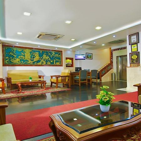 Hotel Excellency Kochi Extérieur photo