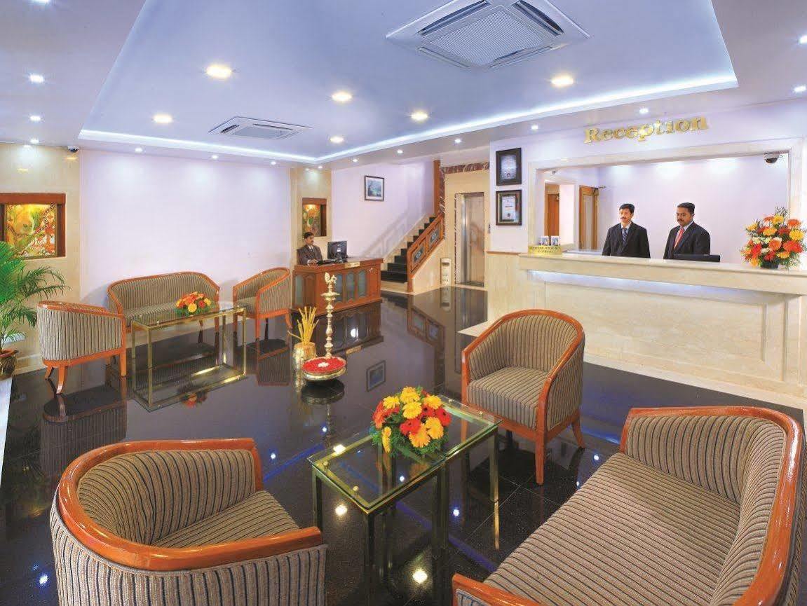 Hotel Excellency Kochi Extérieur photo