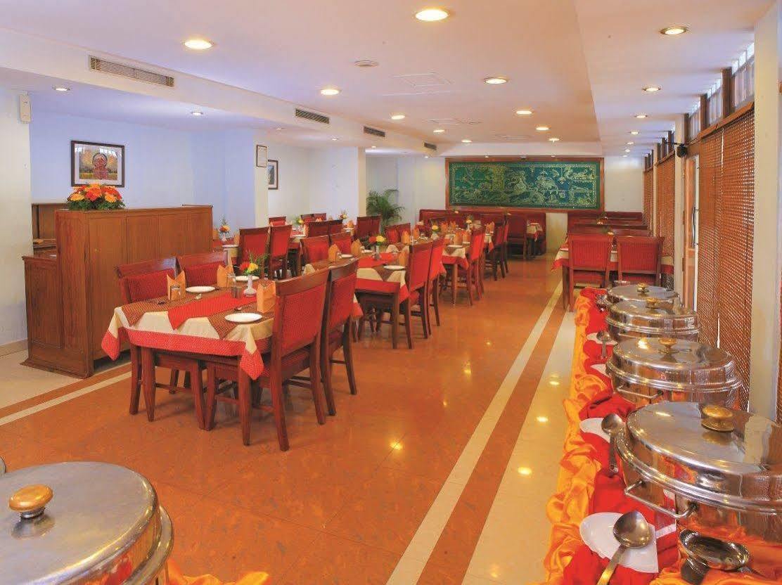 Hotel Excellency Kochi Extérieur photo