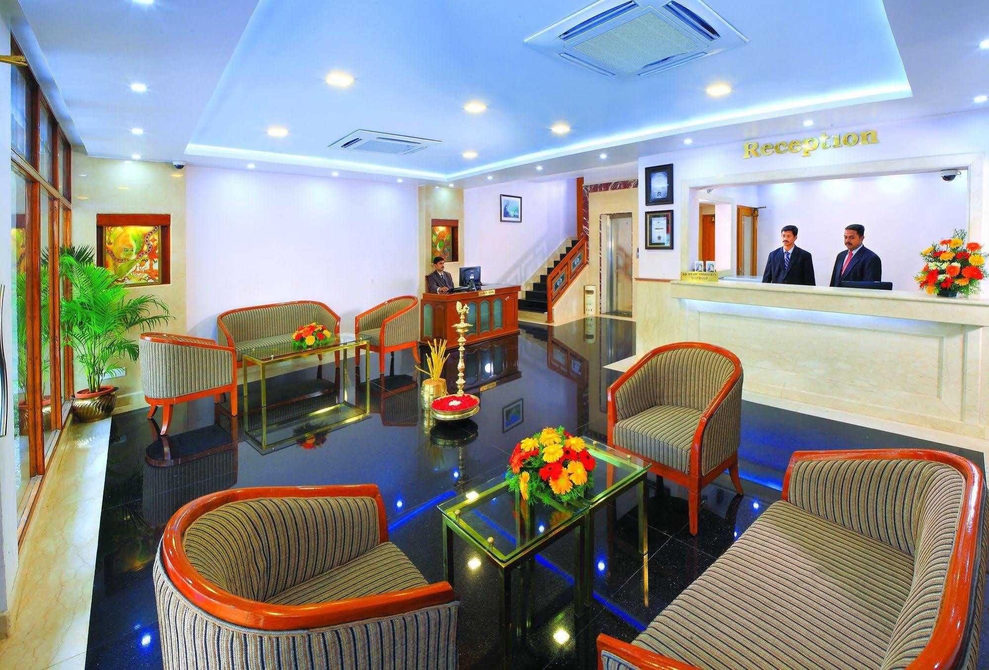 Hotel Excellency Kochi Extérieur photo