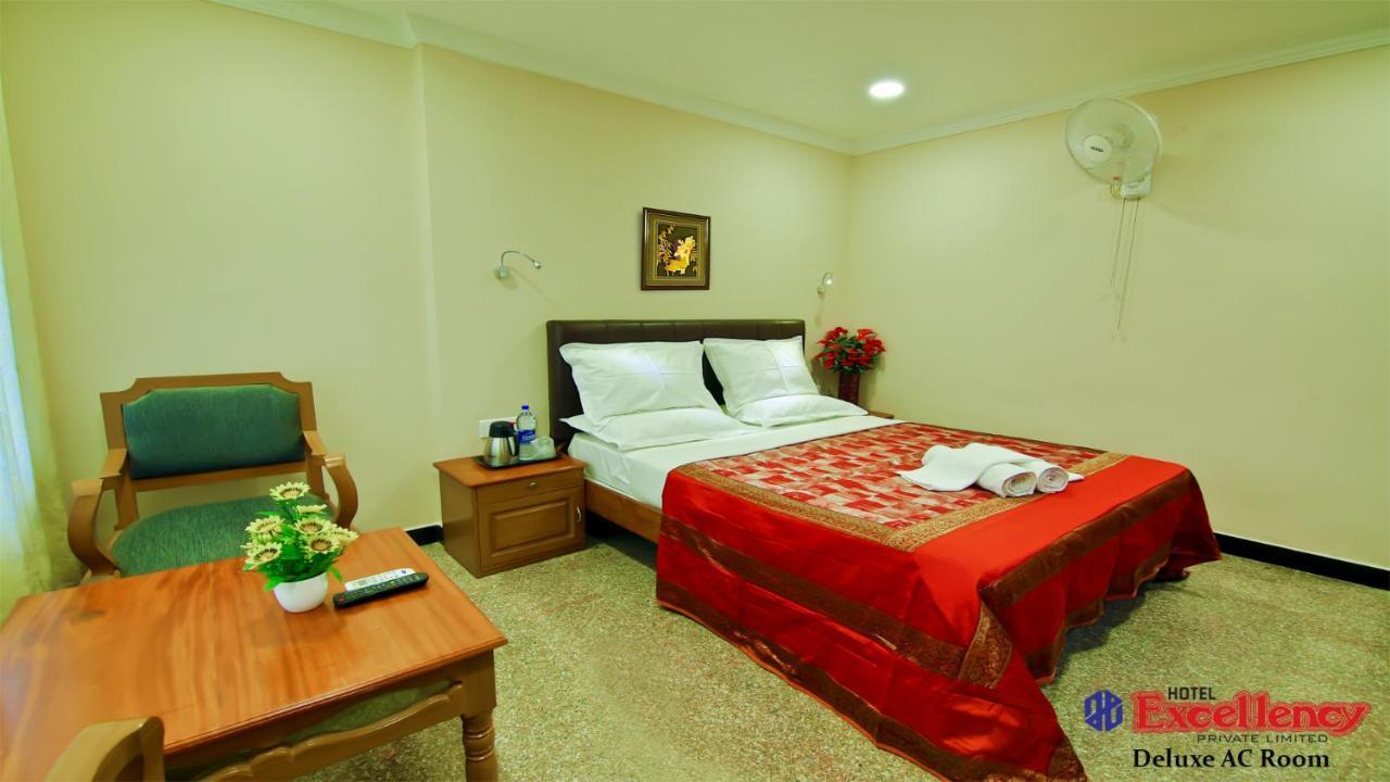 Hotel Excellency Kochi Extérieur photo