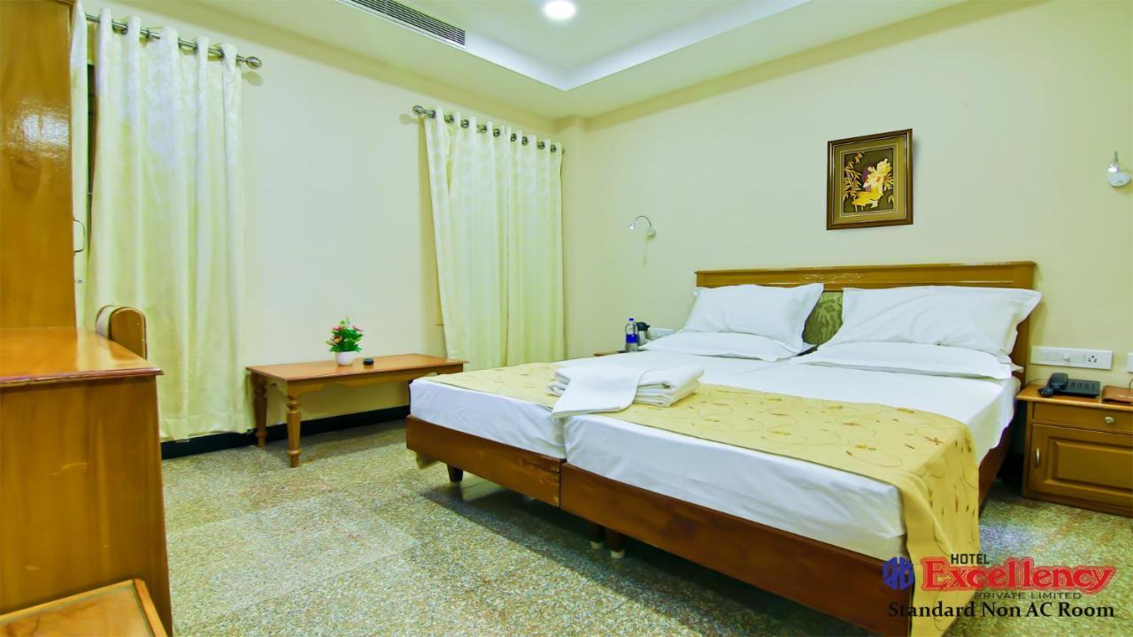 Hotel Excellency Kochi Extérieur photo