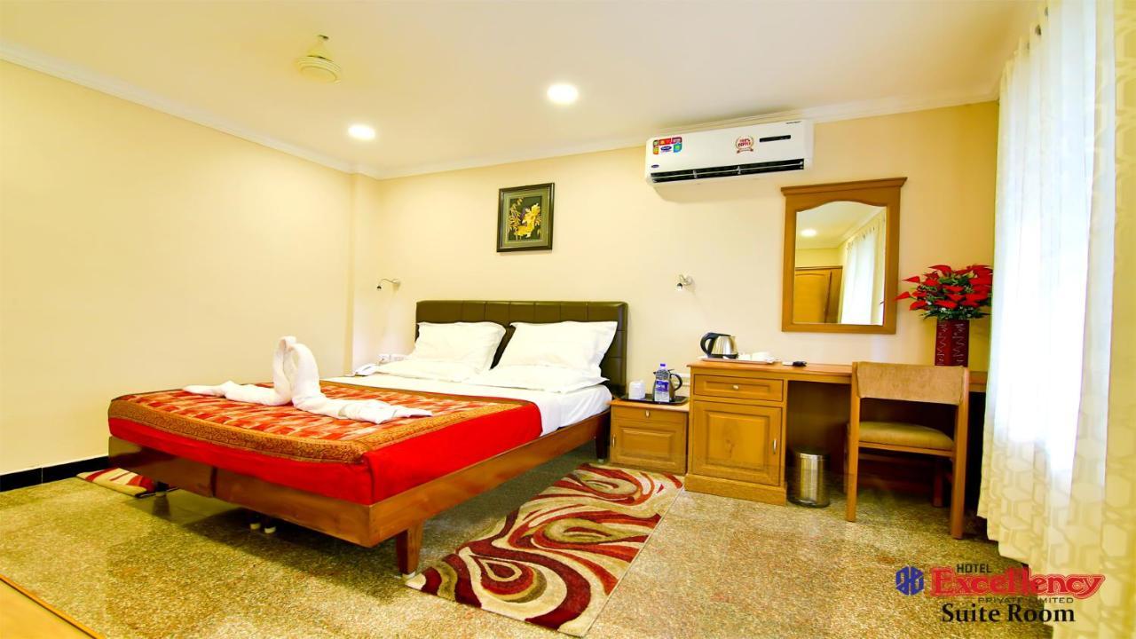 Hotel Excellency Kochi Extérieur photo
